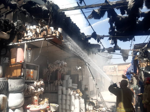 آتش‌سوزی در ۲۰ غرفه بازار گل محلاتی