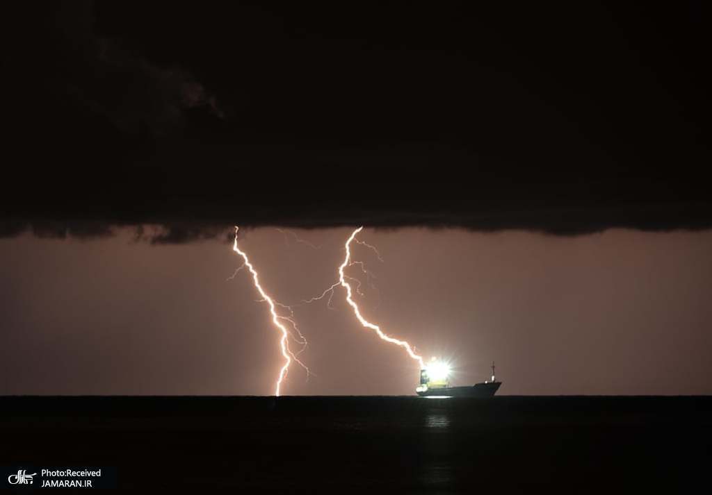 صاعقه بر فراز خلیج اسکندرون + عکس