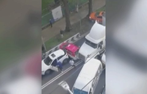 رفتار دیوانه‌وار و عجیب یک راننده کامیون در مکزیک