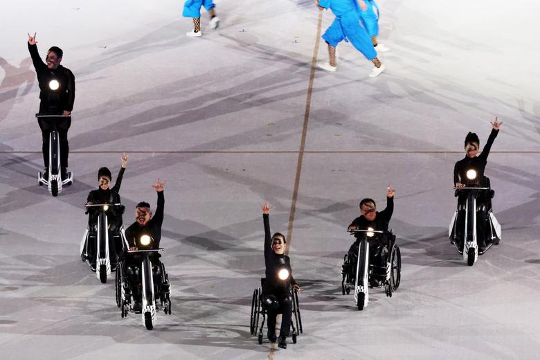 افتتاحیه پارالمپیک توکیو از رژه پرچم بی نماینده افغانستان تا اعتراض به برگزاری