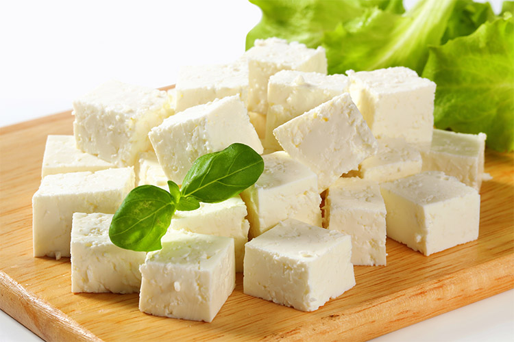 خوردن همزمان پنیر با این مواد غذایی خطرناک است