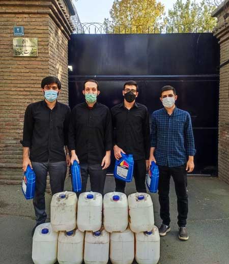 اهدای نمادین سوخت به سفارت انگلیس در تهران
