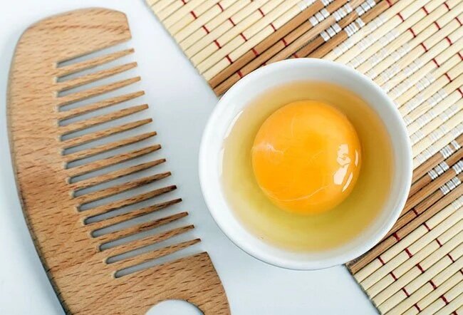 خواص شگفت‌انگیز روغن زده تخم مرغ  برای زیبایی پوست
