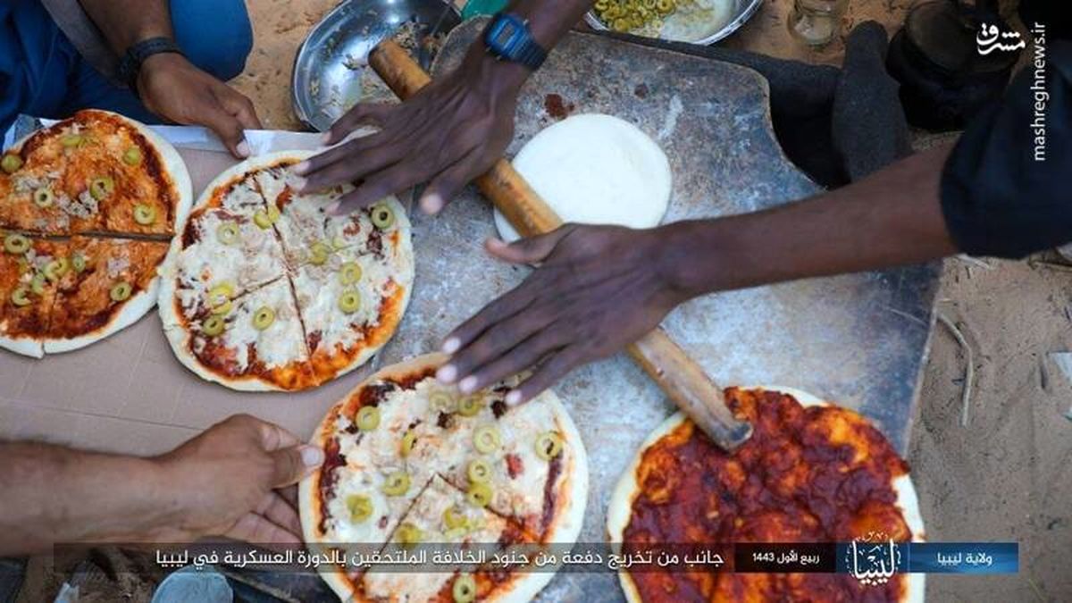 پیتزا خوری داعش در لیبی+عکس