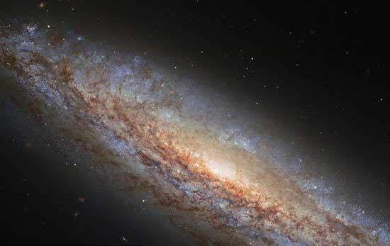تصویری خارق‌العاده از یک کهکشان ستاره‌فشان