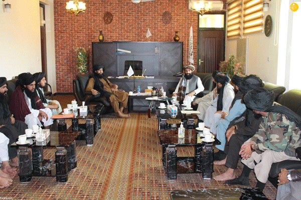 مقام پابرهنه طالبان در یک دیدار رسمی