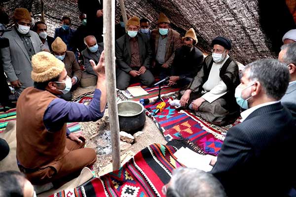 حضور رئیسی در سیاه چادر عشایر استان سمنان