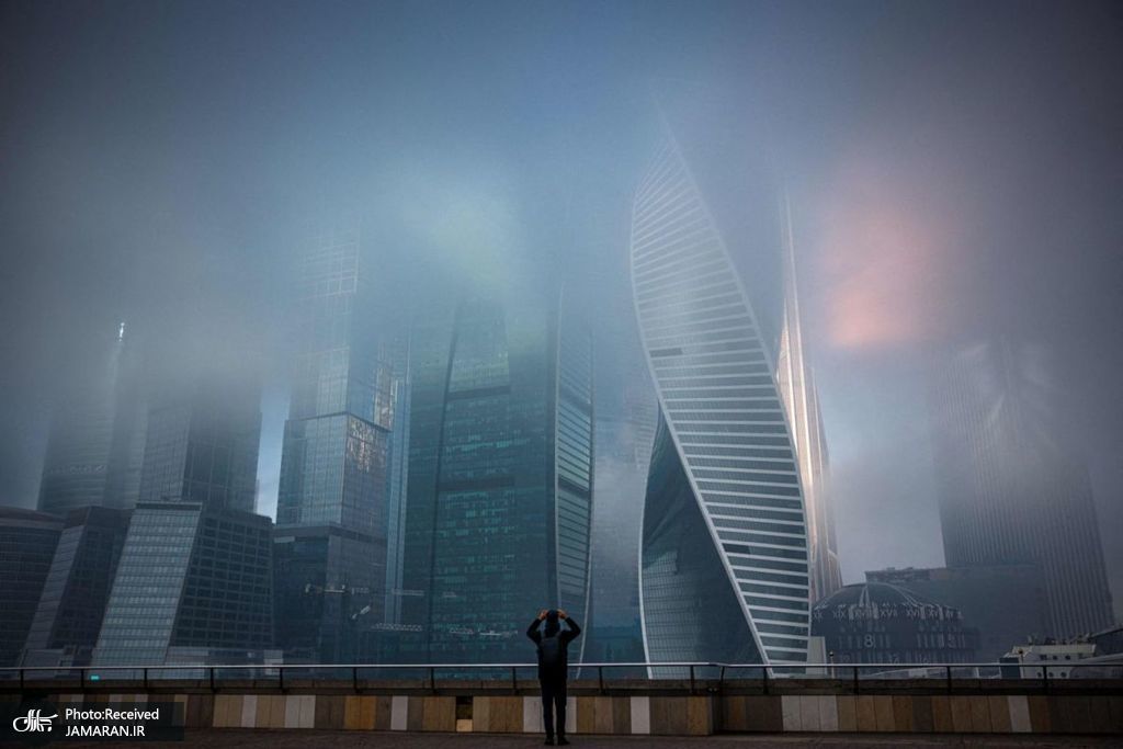 آسمان خراش‌های مسکو غرق در مه