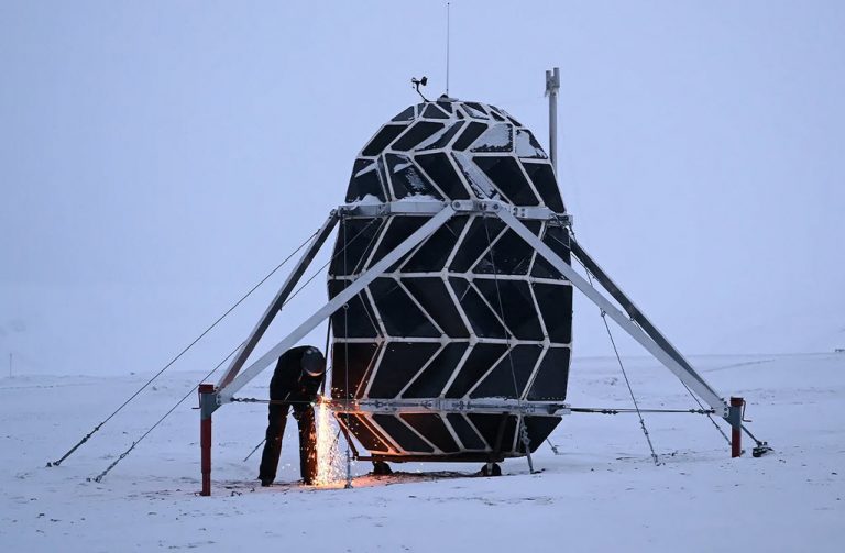 این استودیوی دانمارکی اقامتگاهی تخم‌مرغی برای زیست روی سیارات دیگر به صورت اوریگامی و ماژولار طراحی کرده