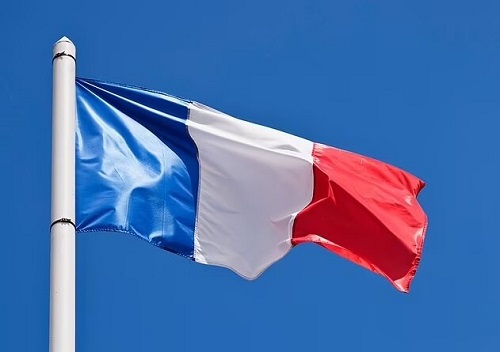 مکرون رنگ پرچم فرانسه را تغییر داد