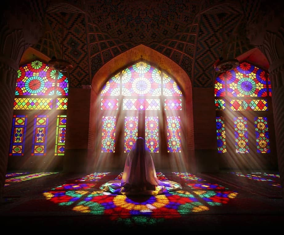 معجزه رنگ و نور در مسجد نصیرالملک شیراز