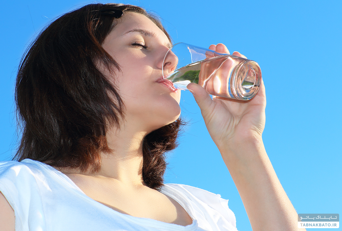 آیا تئوری نوشیدن ۸ لیوان آب در روز برای همگان صادق است؟