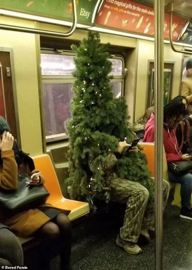 تصاویر خنده دار و عجیب از مردم در مترو