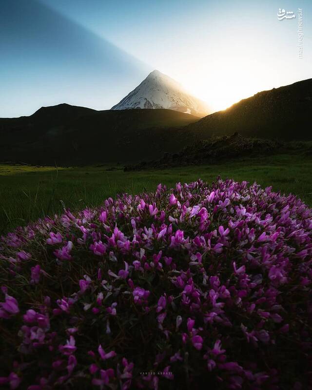 بالا آمدن خورشید از روی قله‌ی دماوند