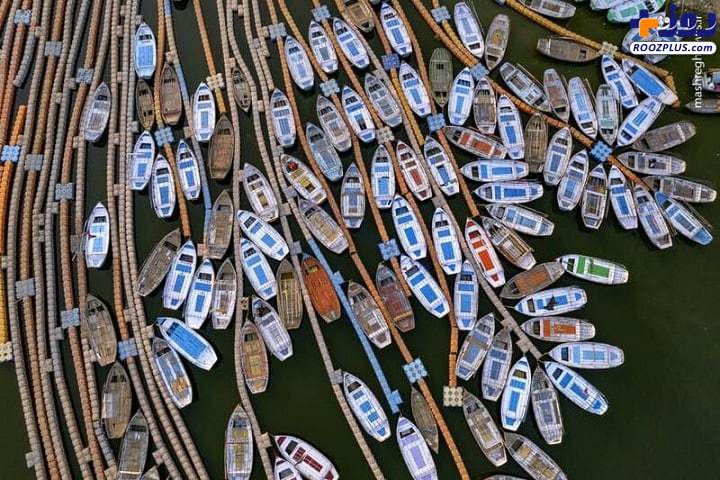 تصویر هوایی زیبا از پارکینگ قایق‌های چوبی