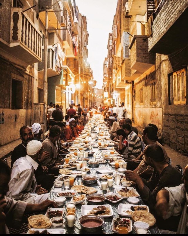سفره افطار ماه رمضان در خیابان های مصر