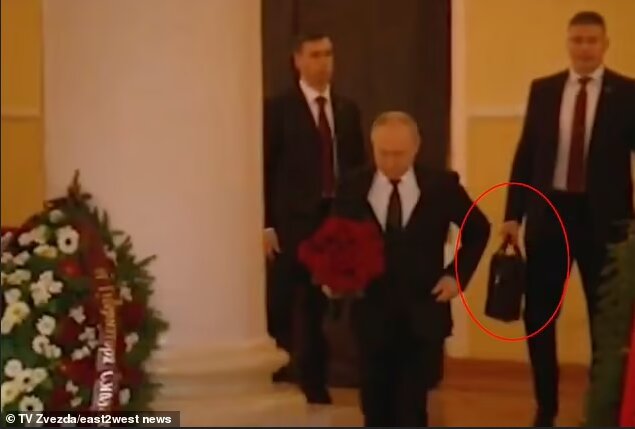 پوتین با «کیف هسته‌ای» در انظار عمومی حاضر شد