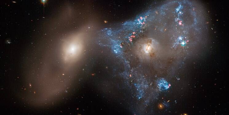 تصویر زیبای ادغام دو کهکشان از نگاه هابل