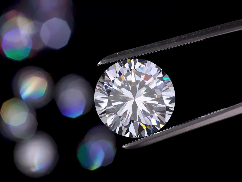 چگونه یک الماس واقعی را از یک الماس تقلبی تشخیص دهیم؟تولیدی