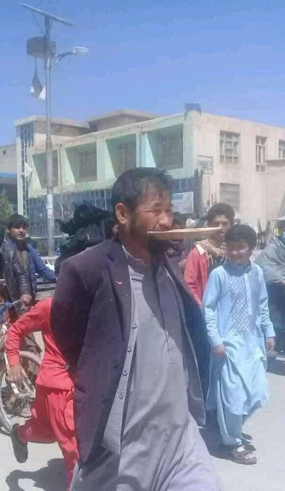 اجرای مجازات عجیب برای مرد روزه‌خوار توسط طالبان