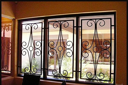 انواع مدل های حفاظ پنجره ساختمان برای زیبایی و حفاظت