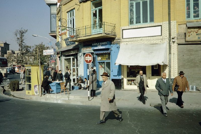 تقاطع خیابان فردوسی و منوچهری تهران در دهه‌ چهل
