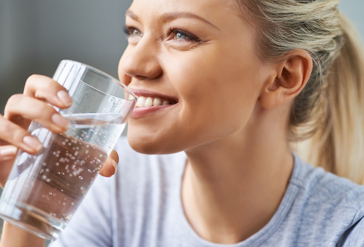 ۵ تاثیر شگفت‌انگیز نوشیدن آب روی مغز