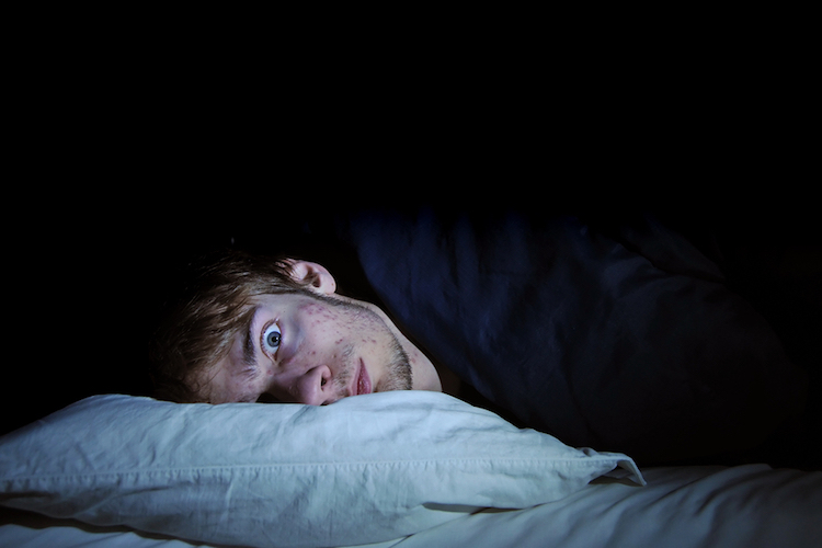 کم‌خوابی چه بلایی بر سر مغز ما می‌آورد؟(زومیت)