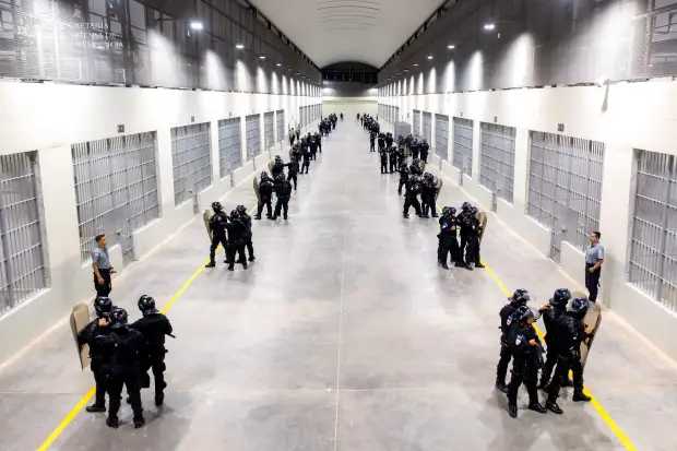 بزرگترین زندان قاره آمریکا در پایتخت جنایت جهان؛ مرکز مهار تروریست‌ها در السالوادور