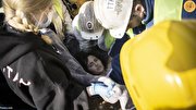 نجات یک زن و دو فرزندش که ۲۲۸ زیر آوار‌های زلزله بودند