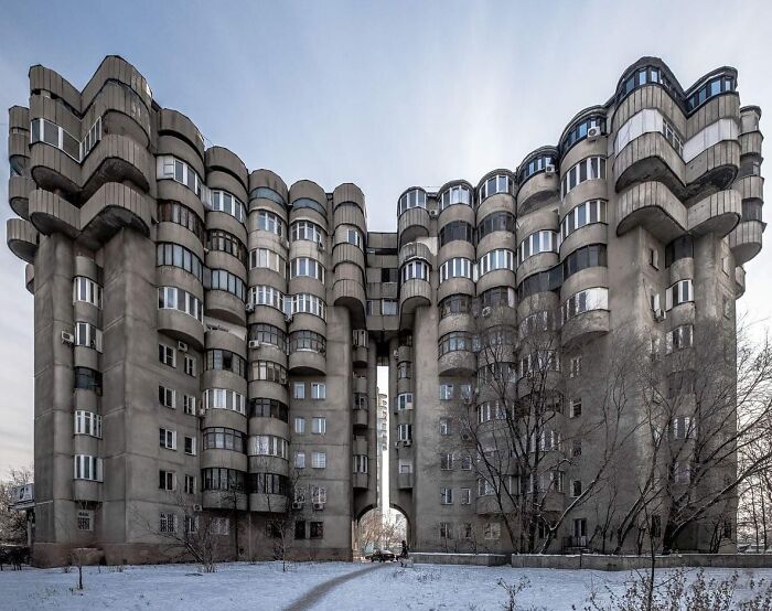 این معماری‌های بسیار عجیب و در موارد هراس‌انگیز دوران سوسیالیسم در روسیه و کشورهای اقماری آن(یک پزشک