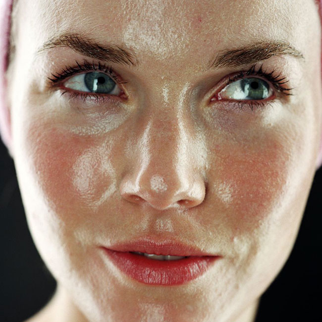 چرا پوست ما چرب می شود و چطور چربی پوست را کاهش دهیم؟(روزیاتو)