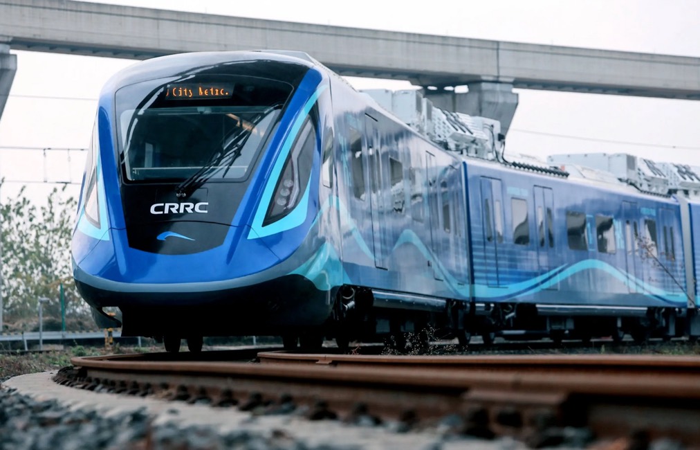 چین قطار هیدروژنی/ابر خازنی با سرعت ۱۰۰ مایل در ساعت را راه اندازی می‌کند