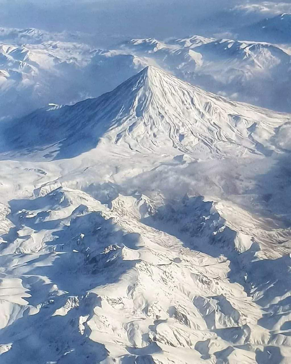 تصویری زیبا از کوه‌های دماوند