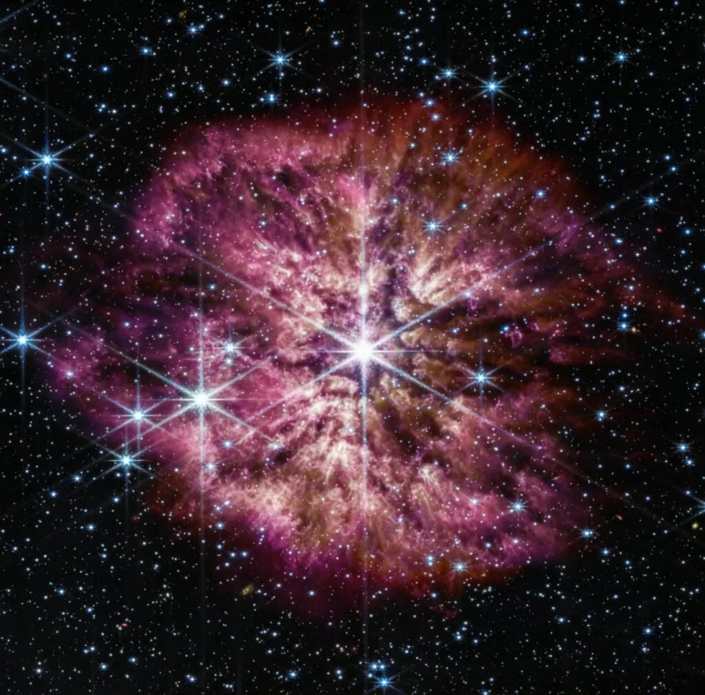 عکس یک ستاره در مرحله پیش از انفجار