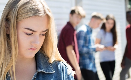 رفتار‌های پرخطر در دوران نوجوانی: آنچه والدین باید بدانند