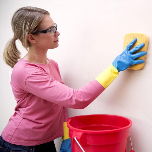 بایدها و نبایدهای تمیز کردن دیوارهای رنگ روغن