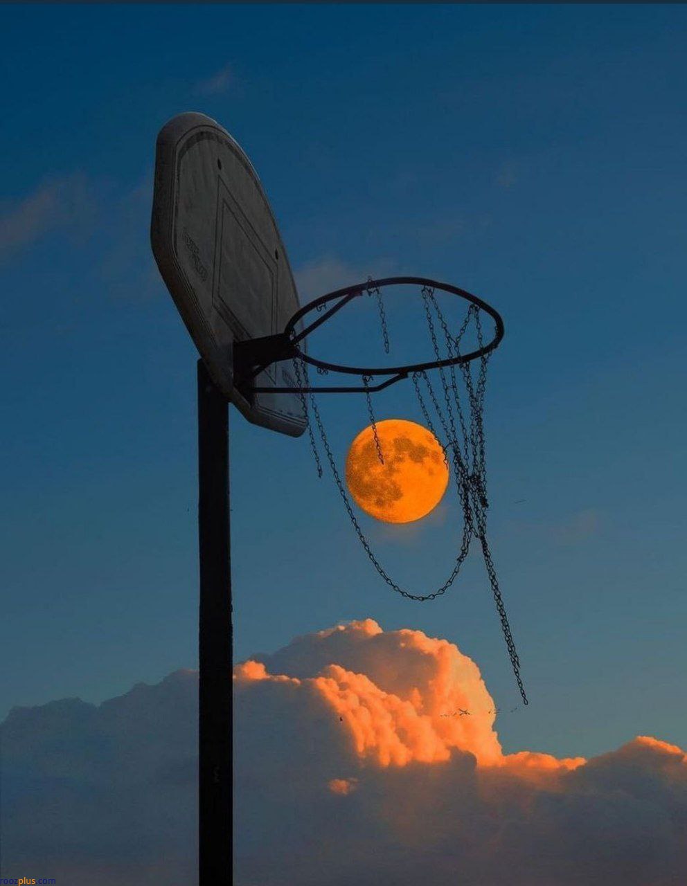 ماه در سبد بسکتبال