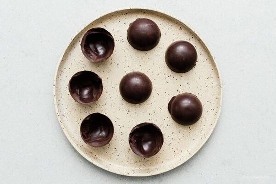 تصاویری از تهیه بمب شکلات داغ؛ جذاب و لاکچری