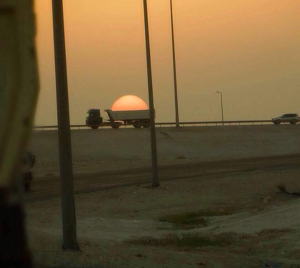 کامیونی که خورشید را حمل می‌کند