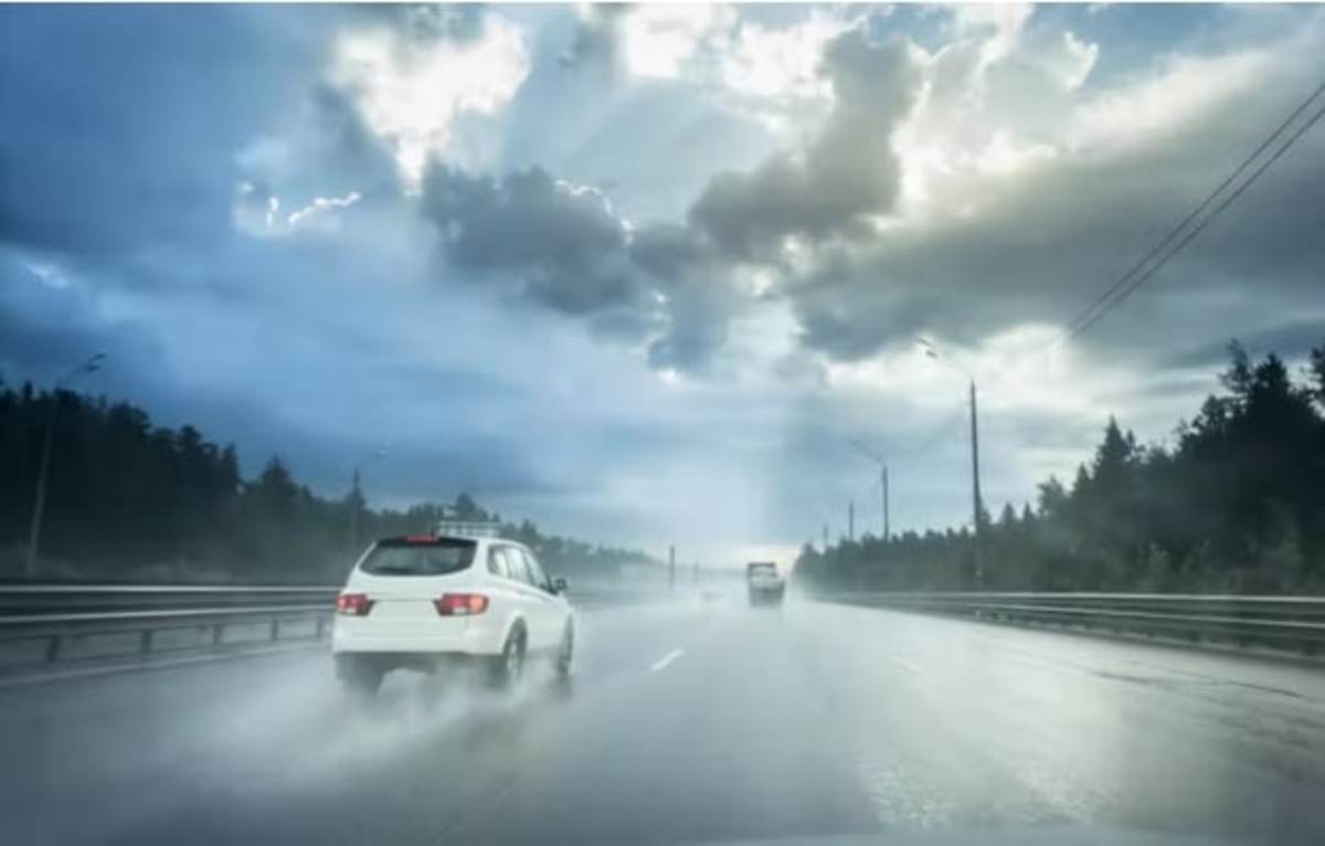 آیا رانندگی افراد در باران متفاوت است؟