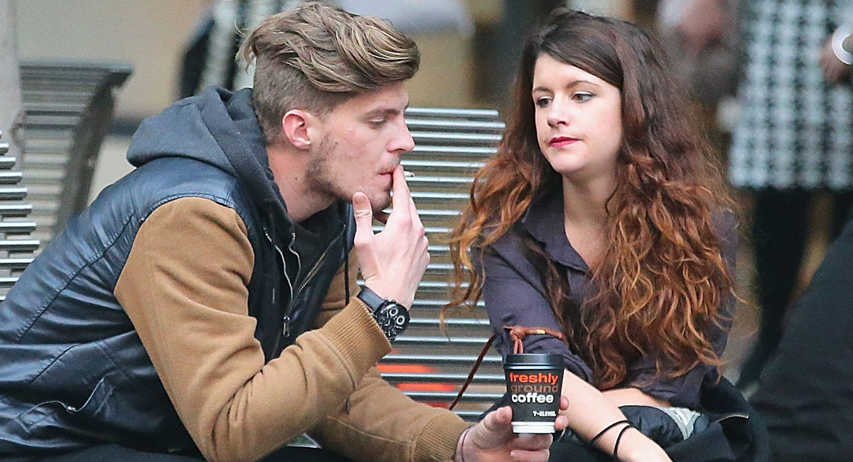 احتمال تنها ماندن مجردهایی که سیگار می‌کشند سه برابر دیگران است
