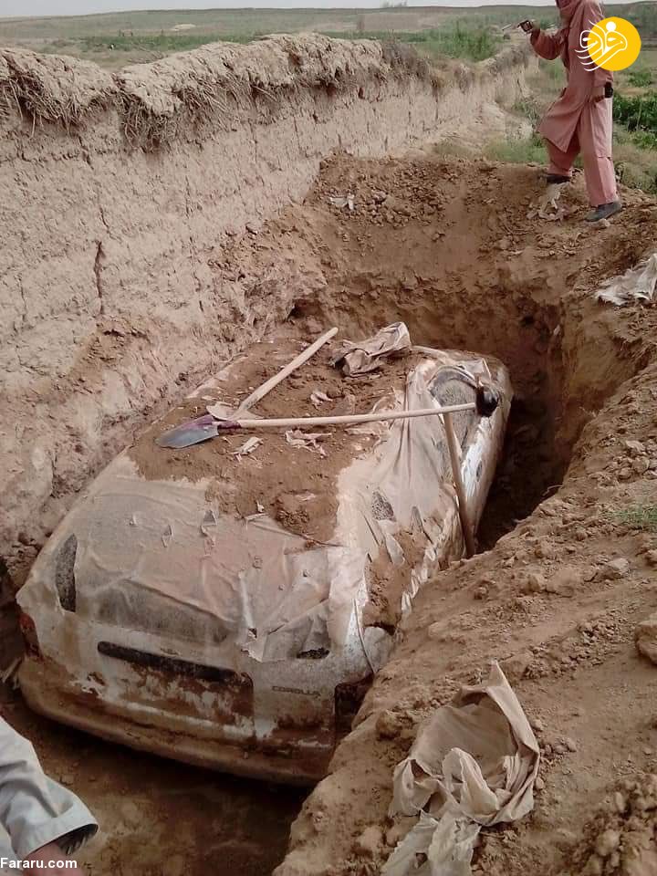 خودروی ملا عمر از زیر خاک بیرون کشیده شد