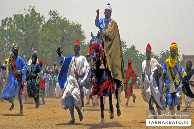 رژه دیدنی اسب‌های رنگارنگ در نیجریه