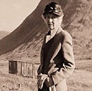 تصاویر اولین حاج‌خانم بریتانیایی، بانویی که در ارتفاعات اسکاتلند رو به قبله دفن شد