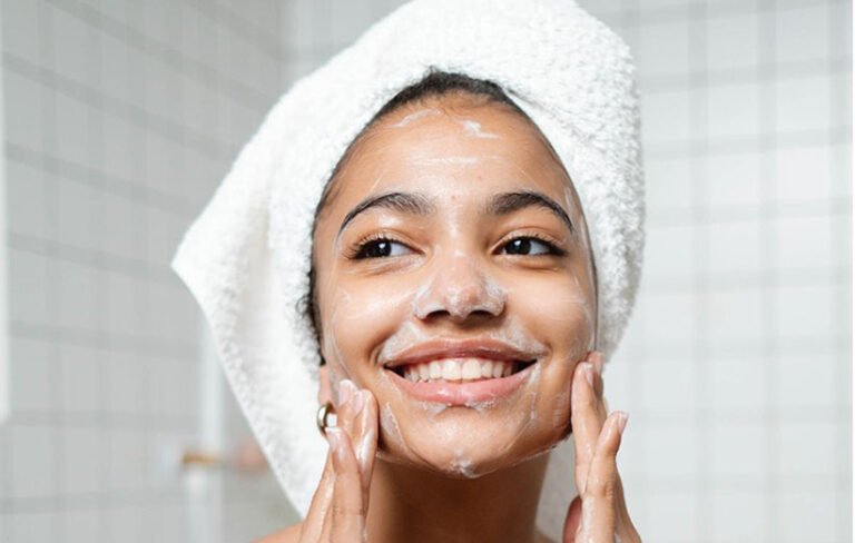 چگونه بهترین پاک کننده‌ی صورت را بر اساس نوع پوست انتخاب کنید؟