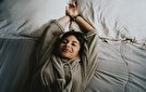 چگونه با آرام کردن ذهن خود راحت‌تر بخوابیم؟