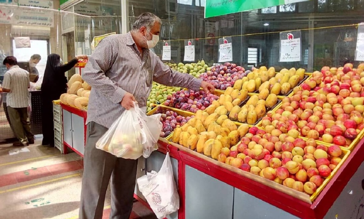 میوه ها دست نیافتنی می شوند/ جماعتی در حسرت میوه/ سعی کنید کرونا نگیرید