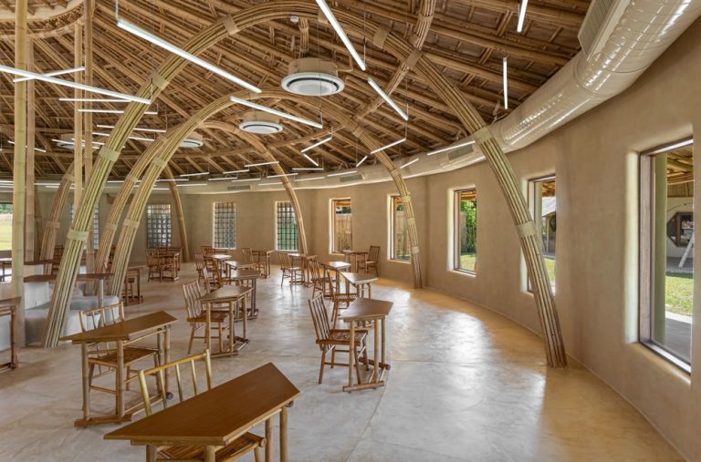 این کتابخانه تایلندی با معماری ملهم از صنایع دستی بامبو بسیرا تاثیرگذار است
