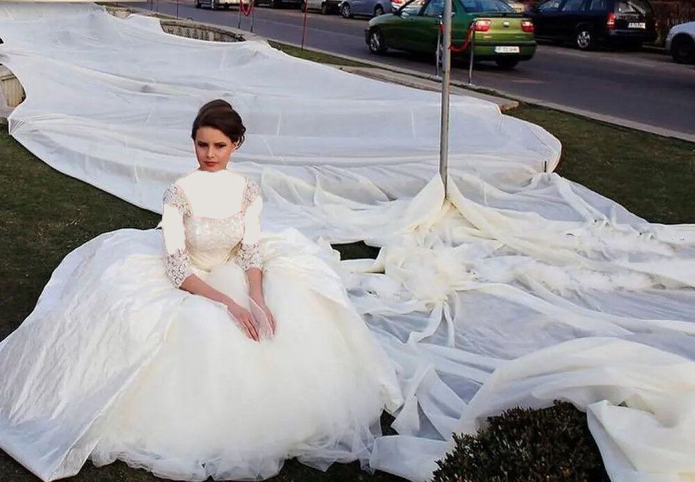 لباس عروسی عجیب با دنباله ای به بلندی ۲۷۵۰ متر